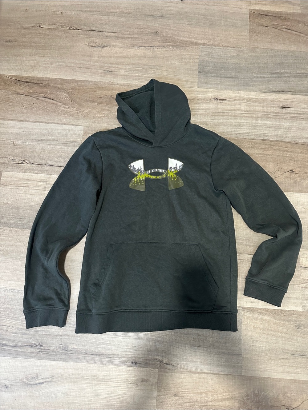 Under Armour Boys dark green Pullover Hoodie with Logo Graphic